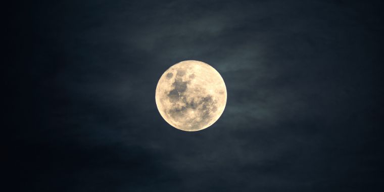 the-moon-at-night-760x380 the moon at night